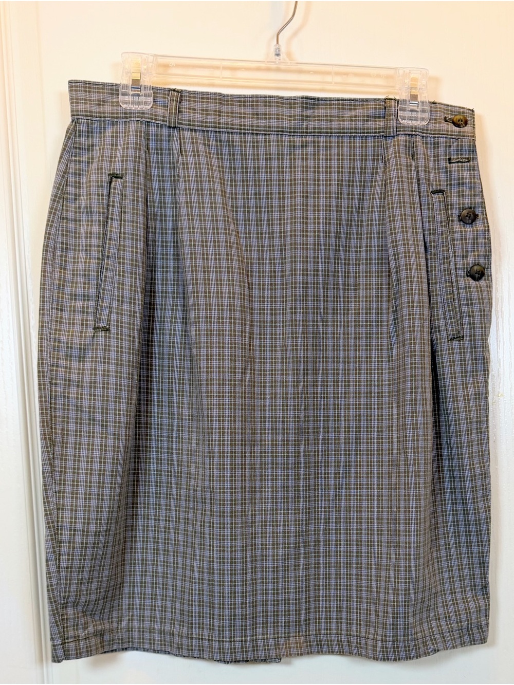 GAP Plaid Mini Skirt in Gray and Blue. Size 15/16
